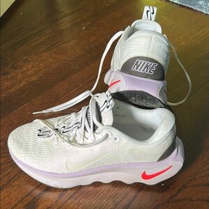 Nike Motiva 7.5 White and Purple Sneakers